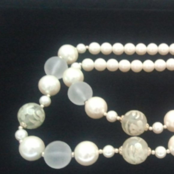 1980's Cream and gold tone Made in Japan necklace - Picture 3 of 4